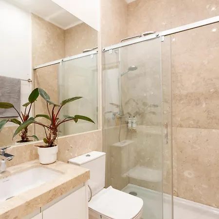 Bedrooms In Shared In Modern In Downtown Guest house *