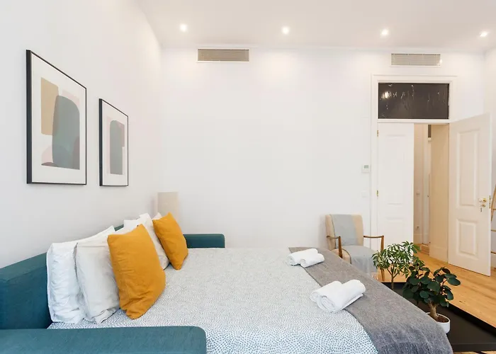 招待所 Bedrooms In Shared In Modern In Downtown Lisboa