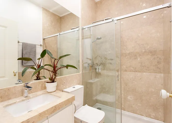 Bedrooms In Shared In Modern In Downtown 招待所 *